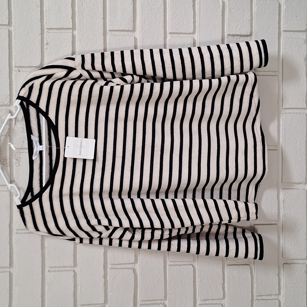 Emily Daniels Striped Black and Cream Long Sleeve Velour Feel Top. Sz Large NWT